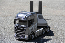 Load image into Gallery viewer, Huina 1/18 Scale Grey Platform Semi Trailer - RTR HUA1502-G
