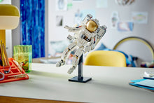 Load image into Gallery viewer, LEGO Creator 3-In-1 Space Astronaut 31152
