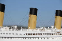 Load image into Gallery viewer, Bancroft RMS Titanic 1/200 Scale 1360mm (53.5&quot;) British Liner - RTR BNC1024-003
