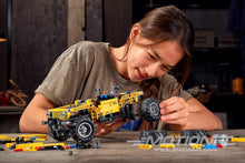 Load image into Gallery viewer, LEGO Technic Jeep® Wrangler 42122
